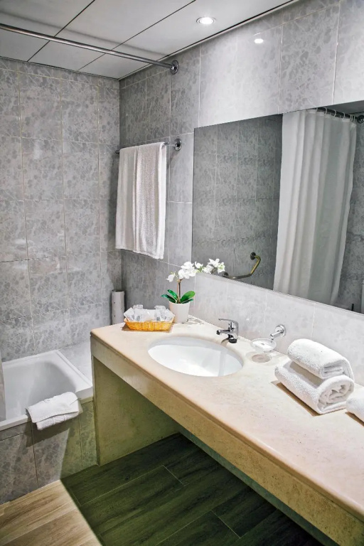 1 Bedroom Apartment with balcony