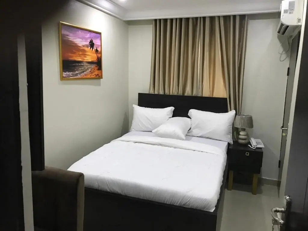 Deluxe Double room (full double bed)