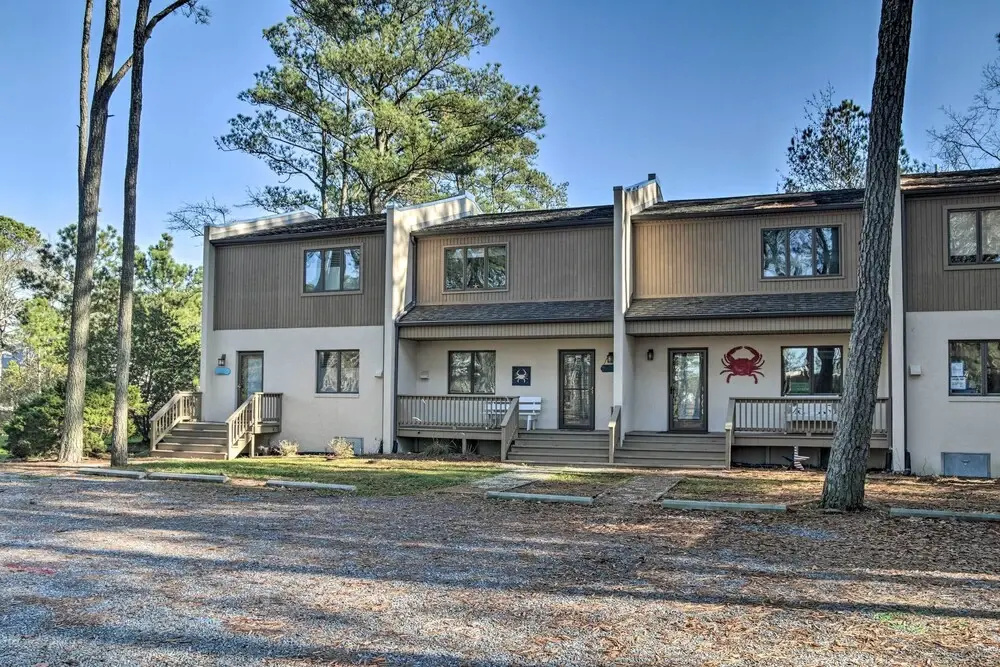 Townhome w/ Outdoor Shower < 1 Mile to Downtown
