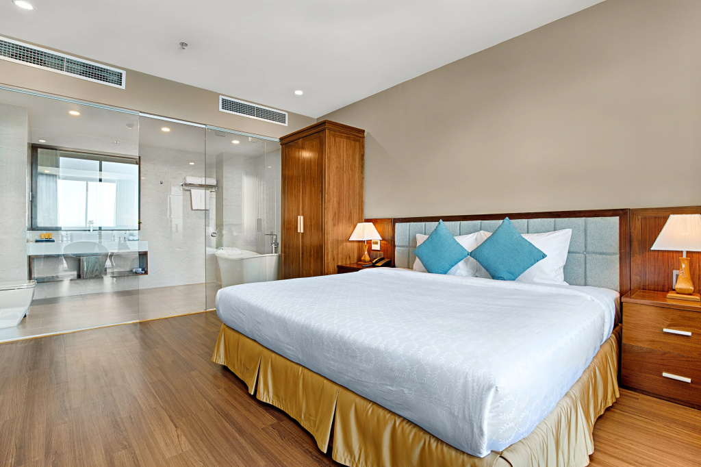 Yarra Ocean Suites Danang — фото