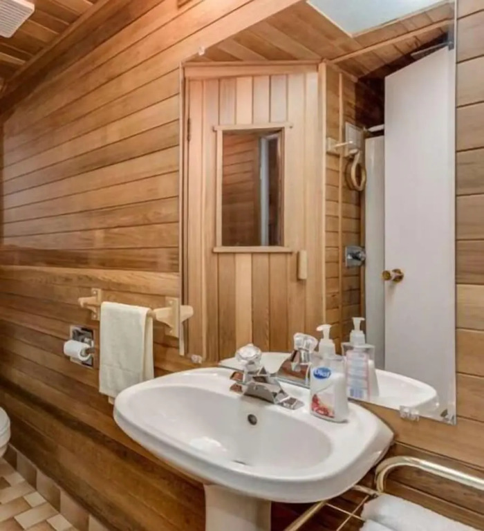 ART House Burnaby Two Bedrooms Suite - фото 7