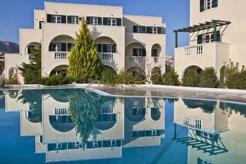 Golden Sun Studios & Apartments