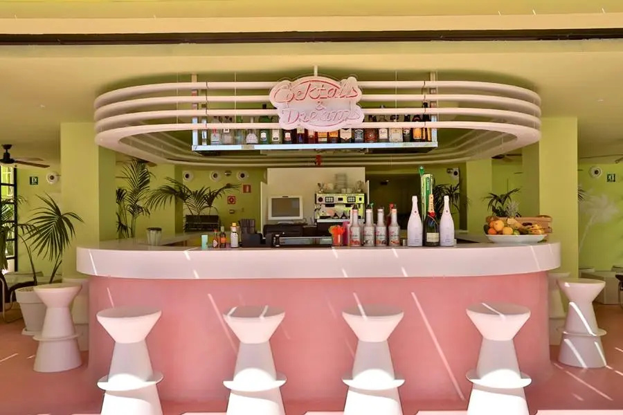 Food & Beverage