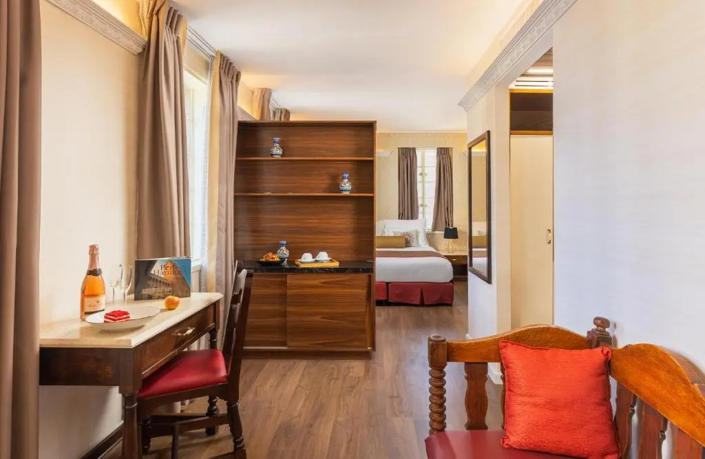 Deluxe Suite