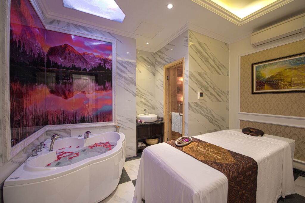 Monarque Hotel Danang