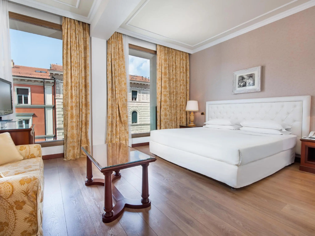 Hotel Internazionale - Tap to explore photos