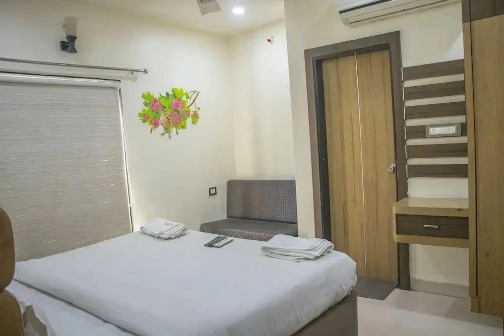 OYO 6883 Hotel Galaxy Star