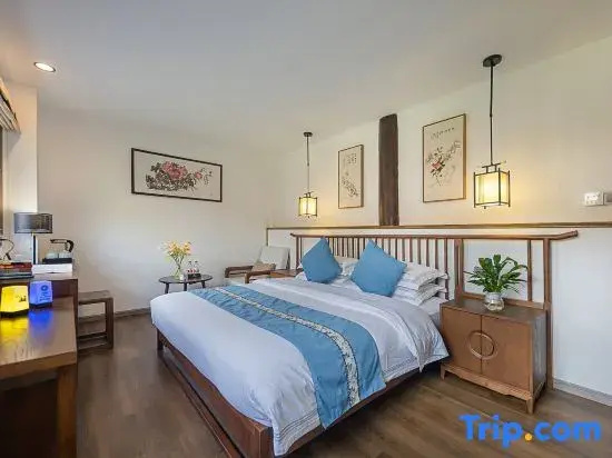Standard Double room with river view (full double bed)