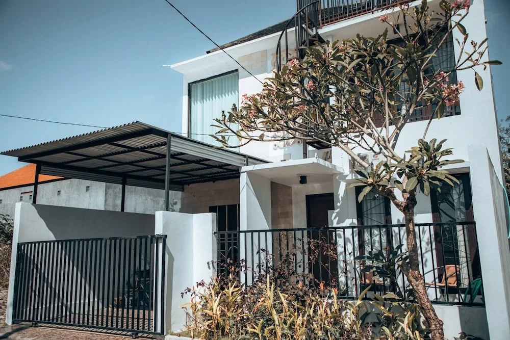 Hidden Oasis With A Pool+balcony & Private Rooftop