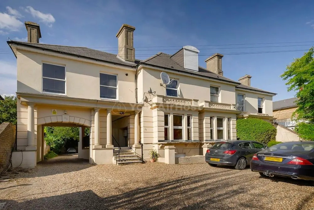 Cozy One-bedroom Flat in Slough