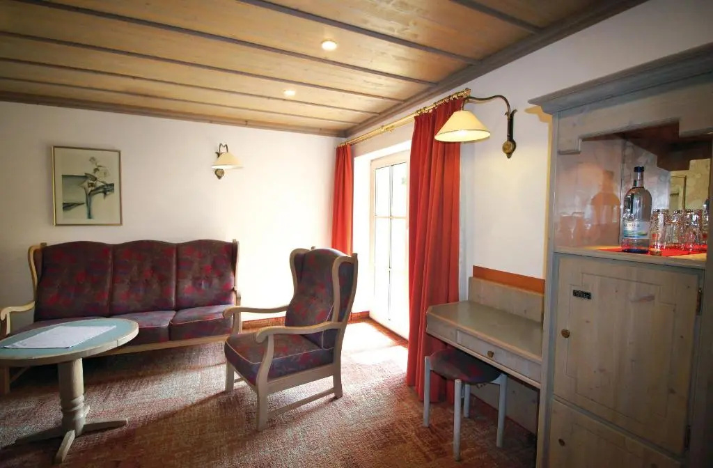 Deluxe Double room with balcony (full double bed)