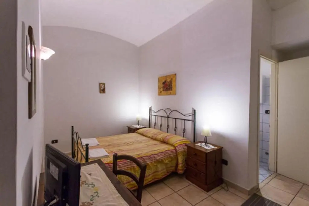 Double room (full double bed)