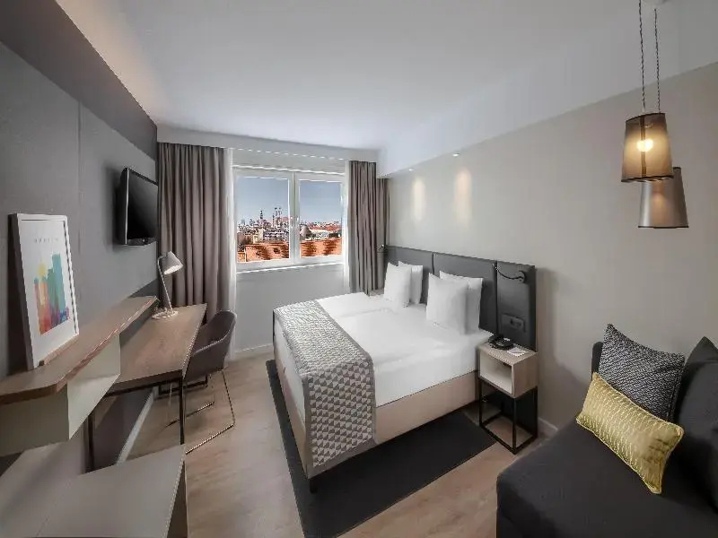 Double room with city view (full double bed)