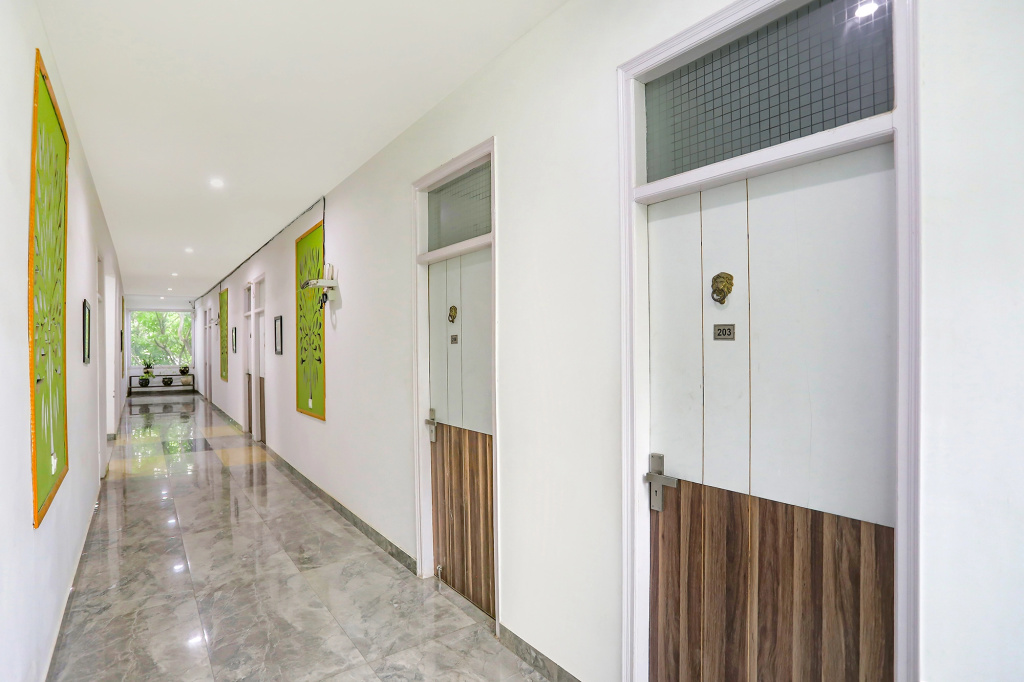 Lobby & Reception