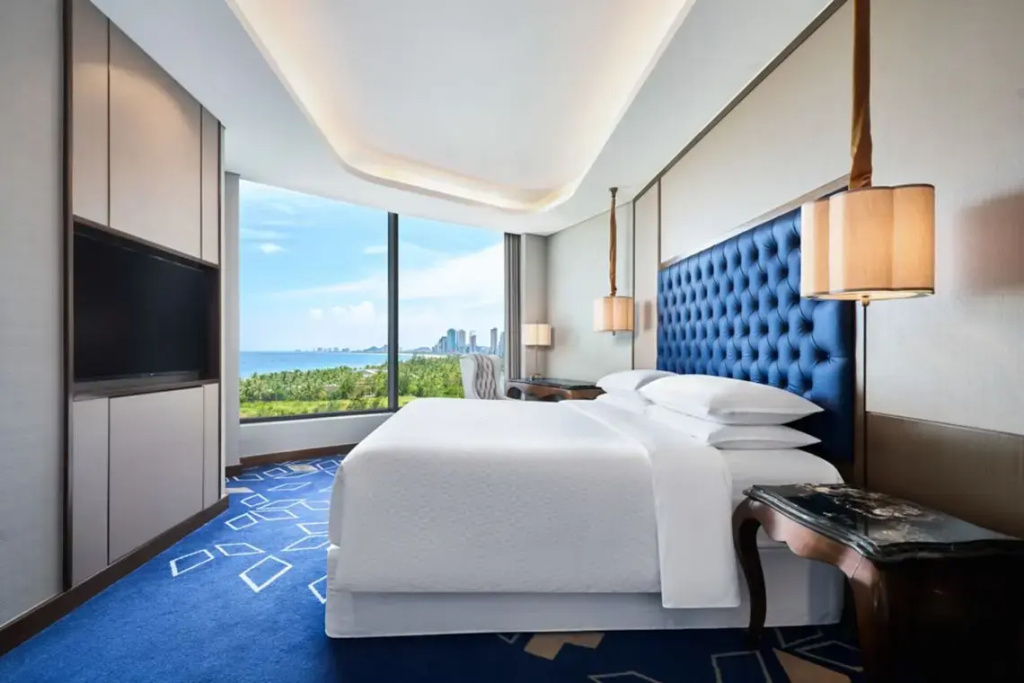 1 Bedroom Double Corner Suite with ocean view (full double bed)