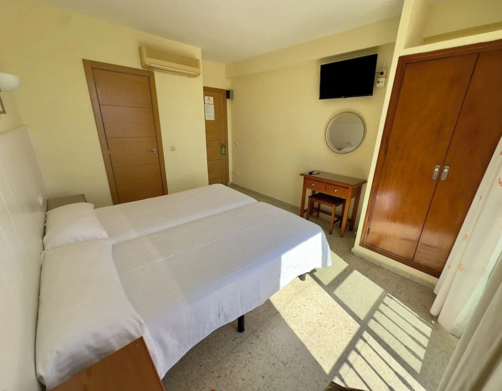 Standard Quadruple room with sea view