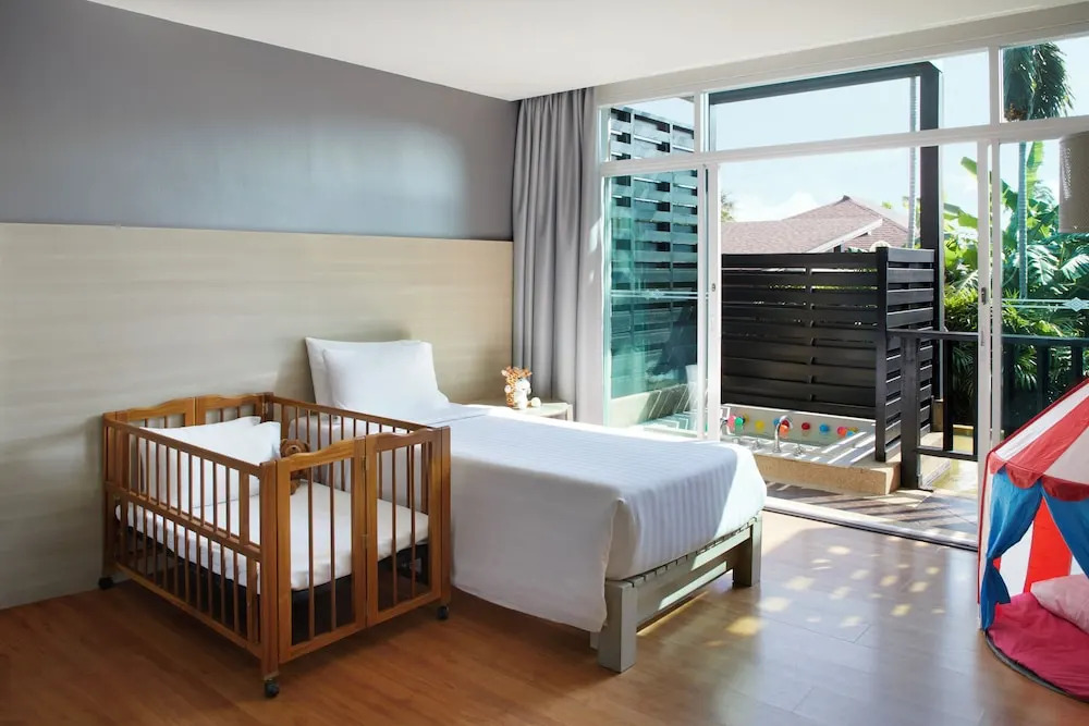 Двухместный семейный номер Deluxe с балконом двуспальная кровать в Pullman Phuket Panwa Beach Resort