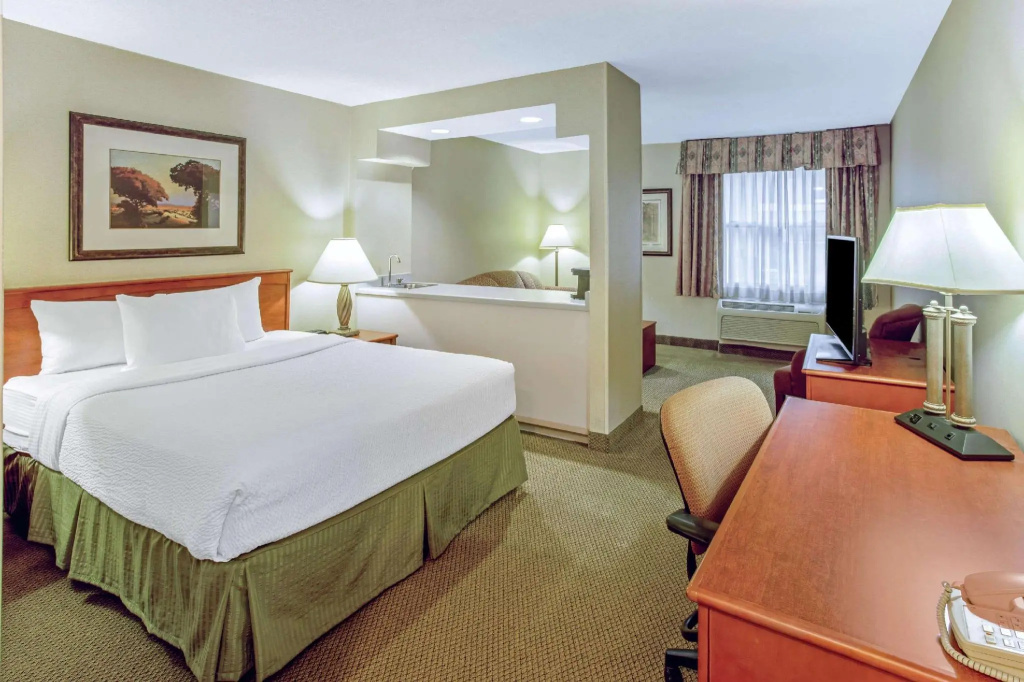 La Quinta Inn & Suites by Wyndham Appleton College Avenue - Chambres