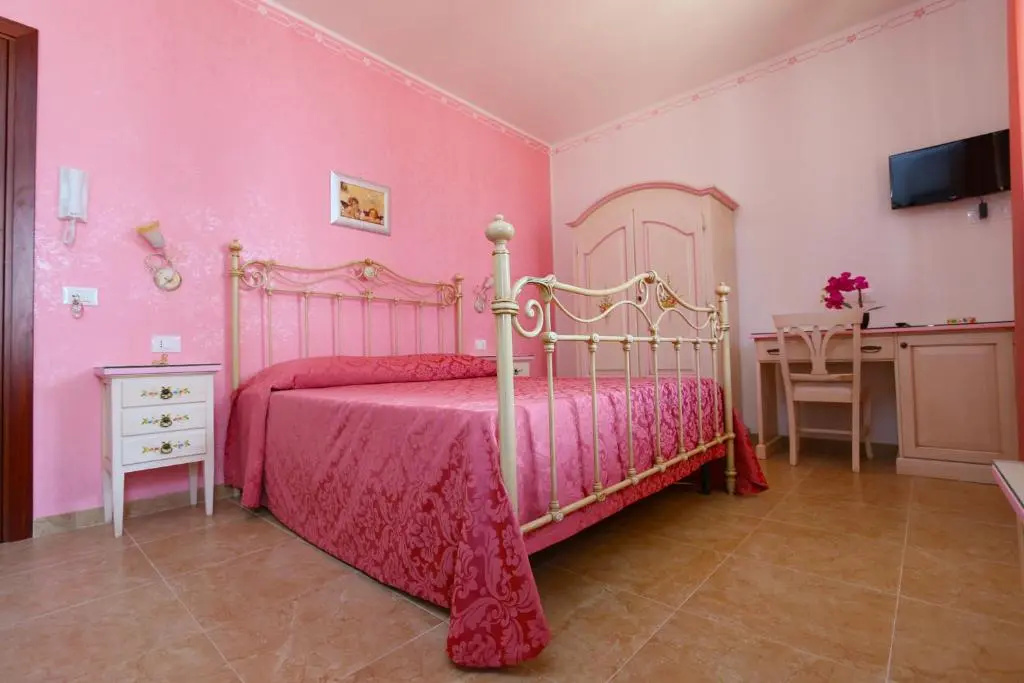 Standard Double room with balcony (full double bed)