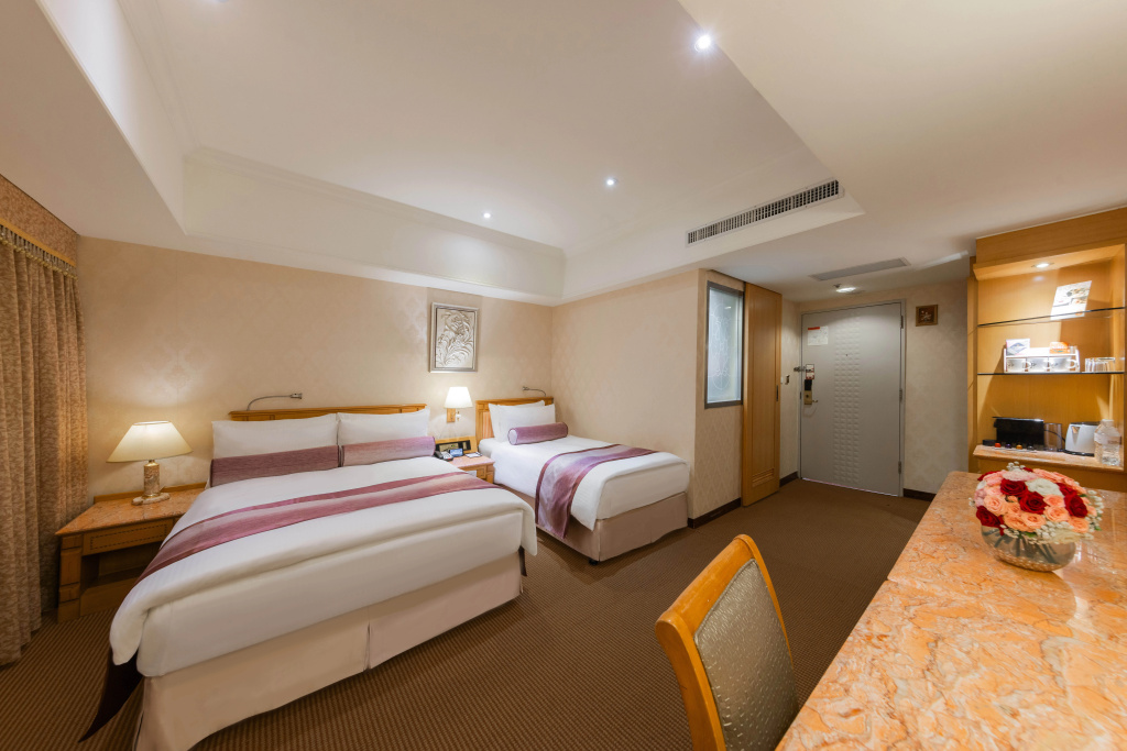 Cosmos Hotel Taipei — 4