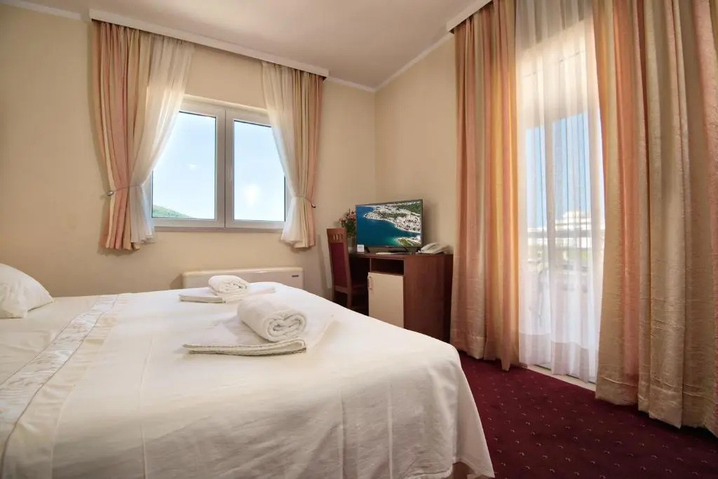 Standard Double room with garden view (full double bed)