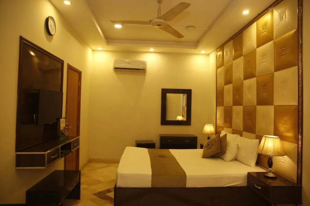 Lobby & Reception