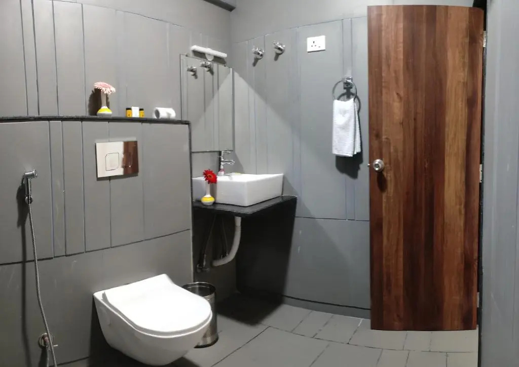 Deluxe Double room with balcony (full double bed)