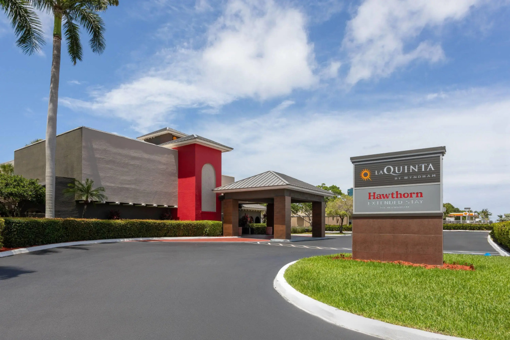 La Quinta Inn & Suites by Wyndham Ft Lauderdale Cypress Cr