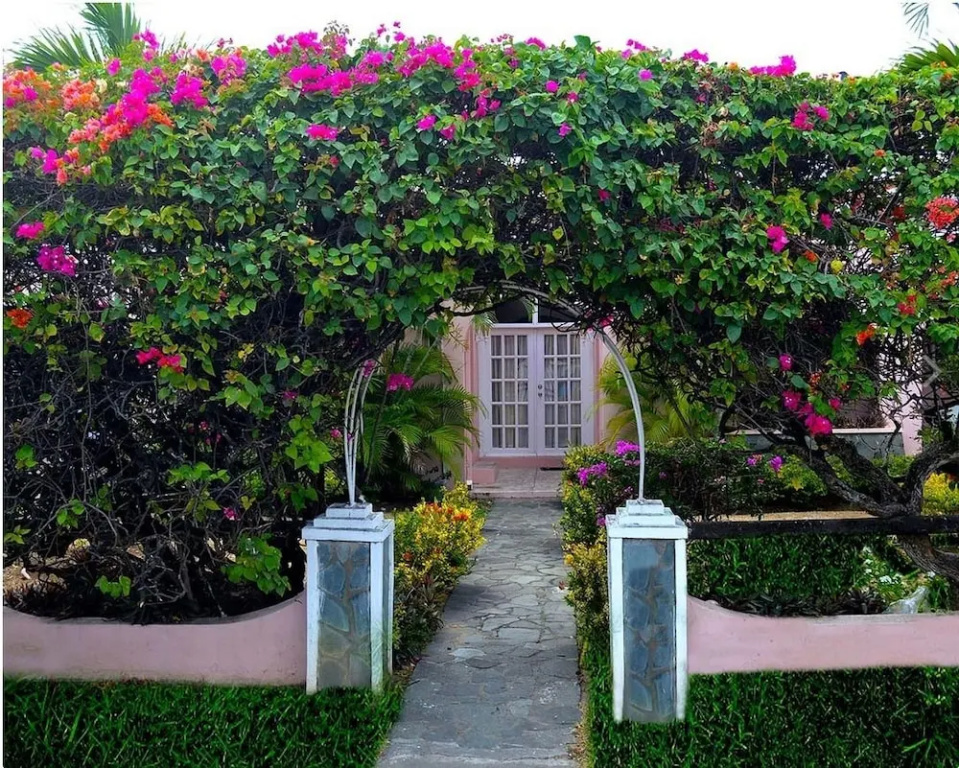 Tuxedo Villas