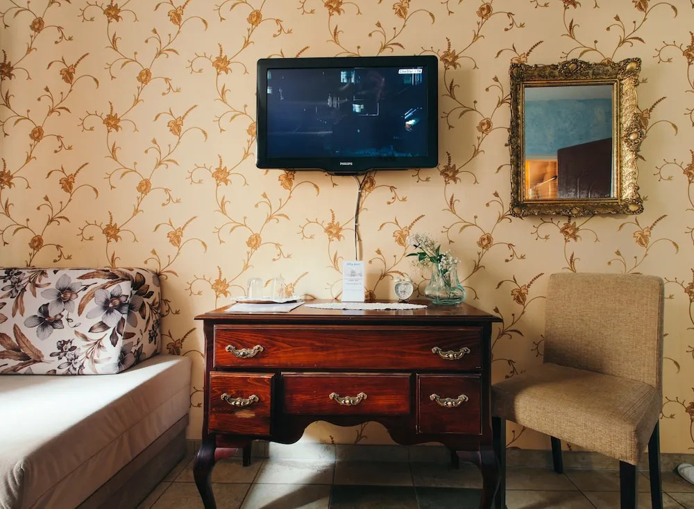 Economy room