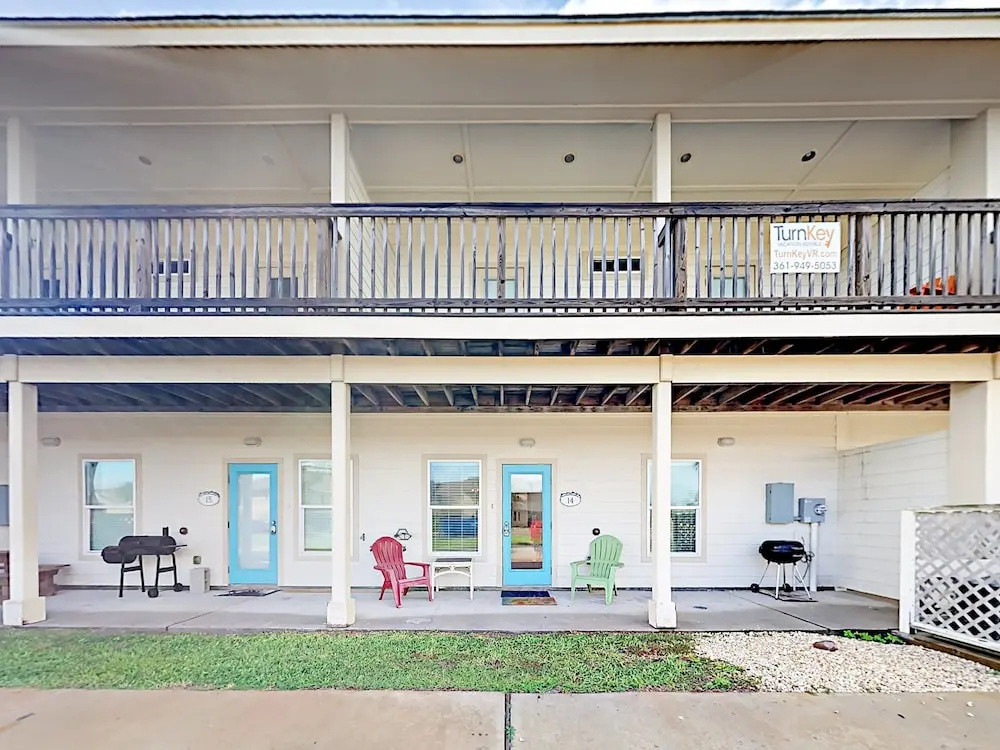 Walk To Beach 4br/3ba - Port Aransas 4 Bedroom Townhouse