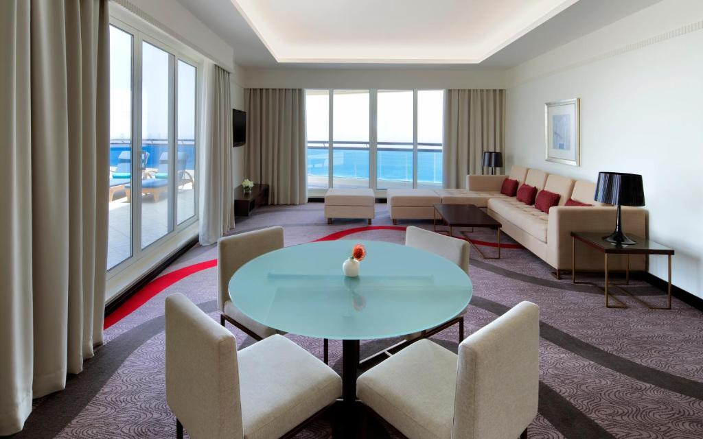 Le Meridien Al Aqah Beach Resort