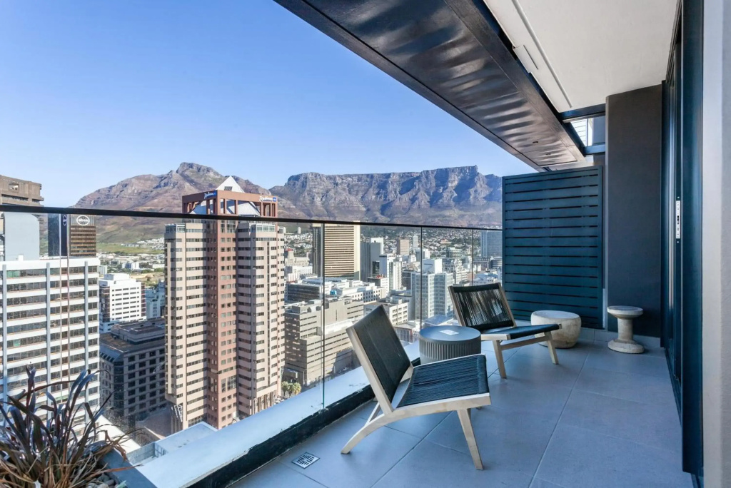 Luxuriuous 1 Bedroom in 16 on Bree