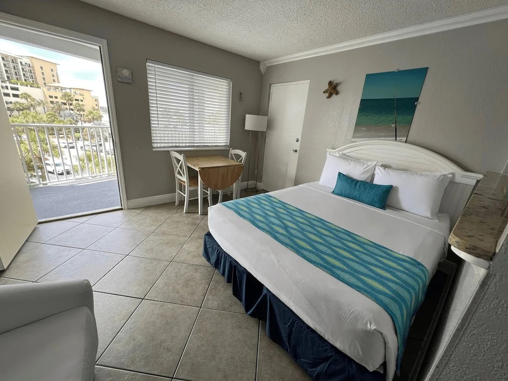 Standard room with pool view
