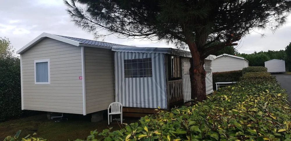 Property With In Gastes With Pool Access And Furnished Ter