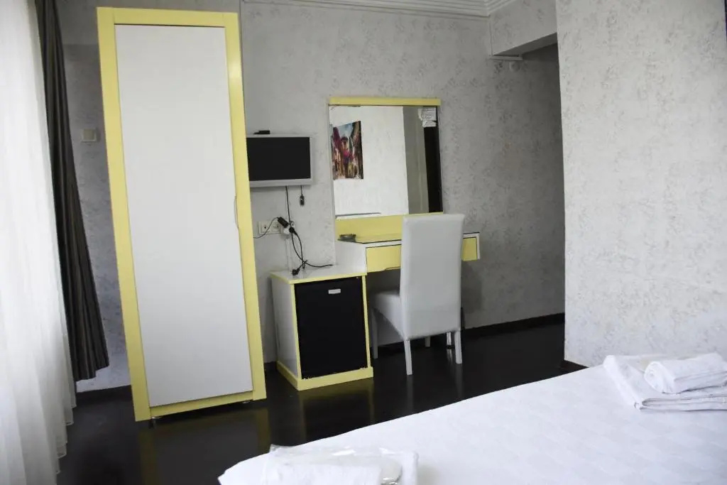 Economy Triple room