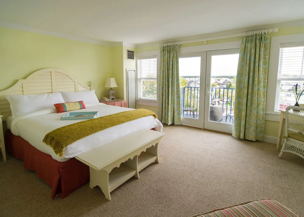 Mansion House Inn on Martha's Vineyard by null