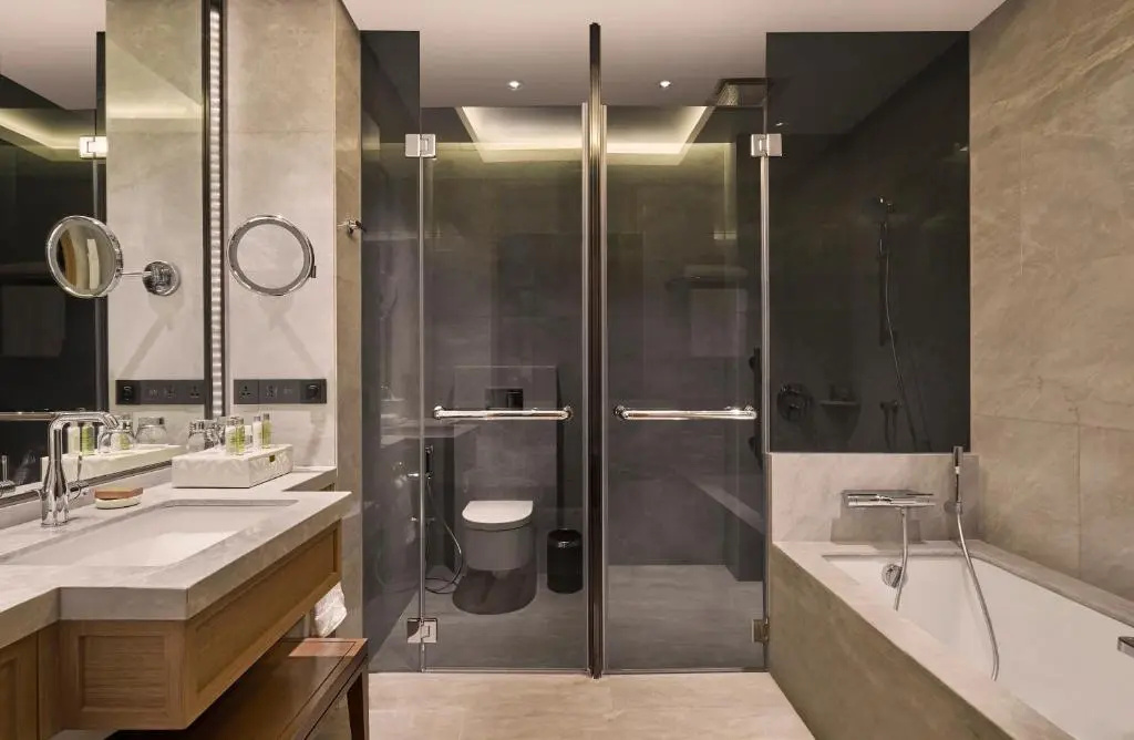 Guest Double room with pool view (full double bed)