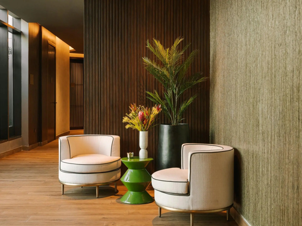 Lobby & Reception