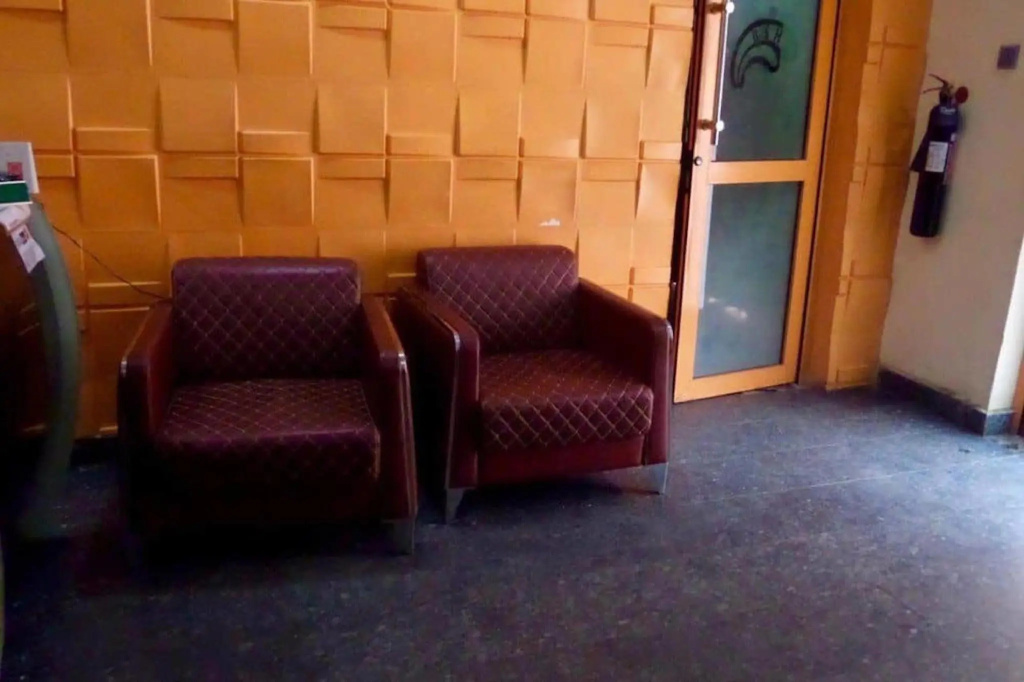 Lobby & Reception