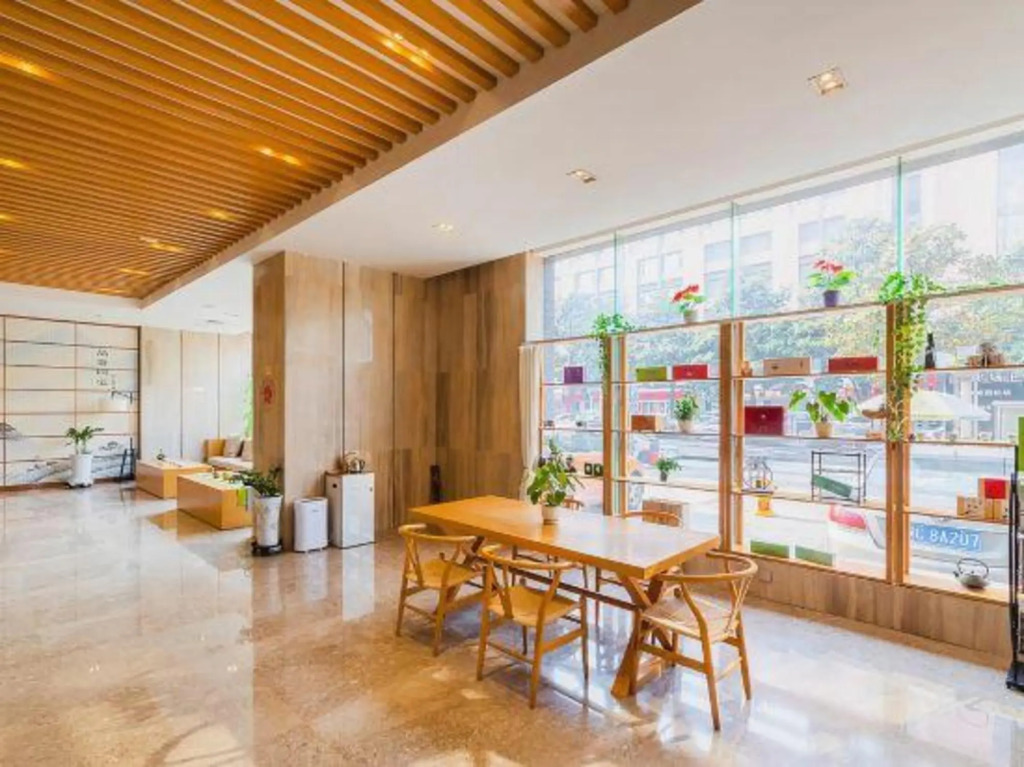 Soaring Dragon Hotel — фото