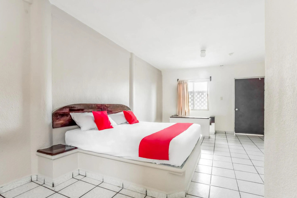 OYO Hotel Jaguar — 4