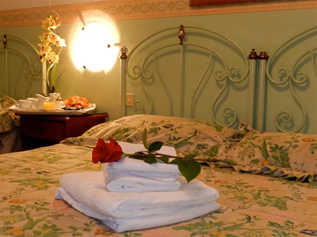Double room (full double bed)