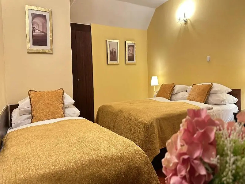 Fleur De Lis Hotel - Chambres