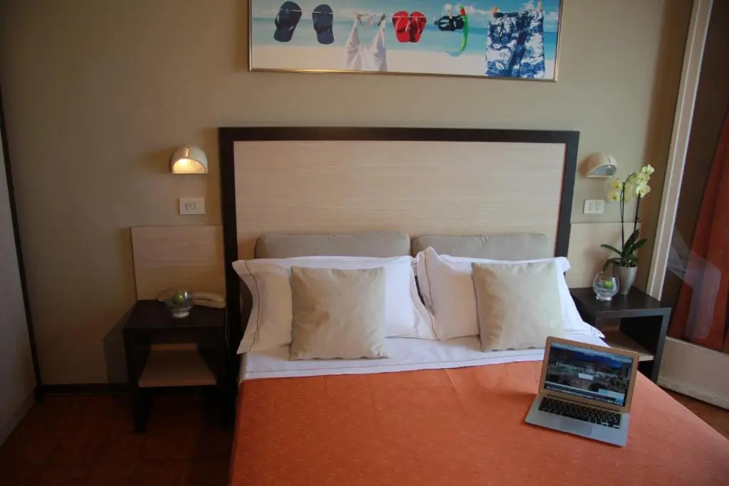 Amare Beach Hotel - Chambres