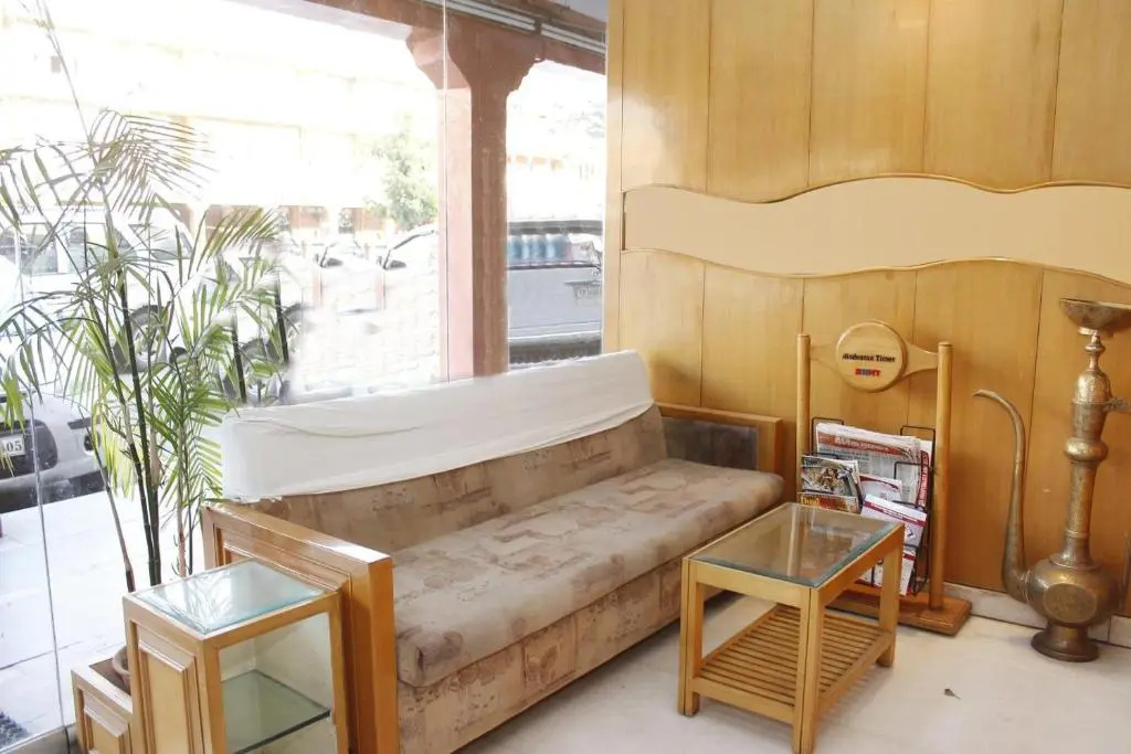 Lobby & Reception