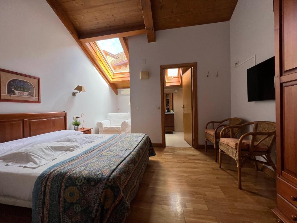 Standard Double room (full double bed)