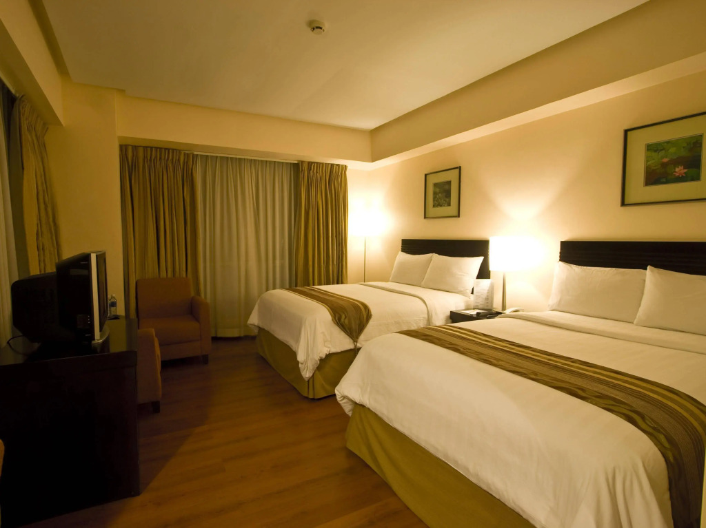 Crown Regency Hotel and Towers - фото 5