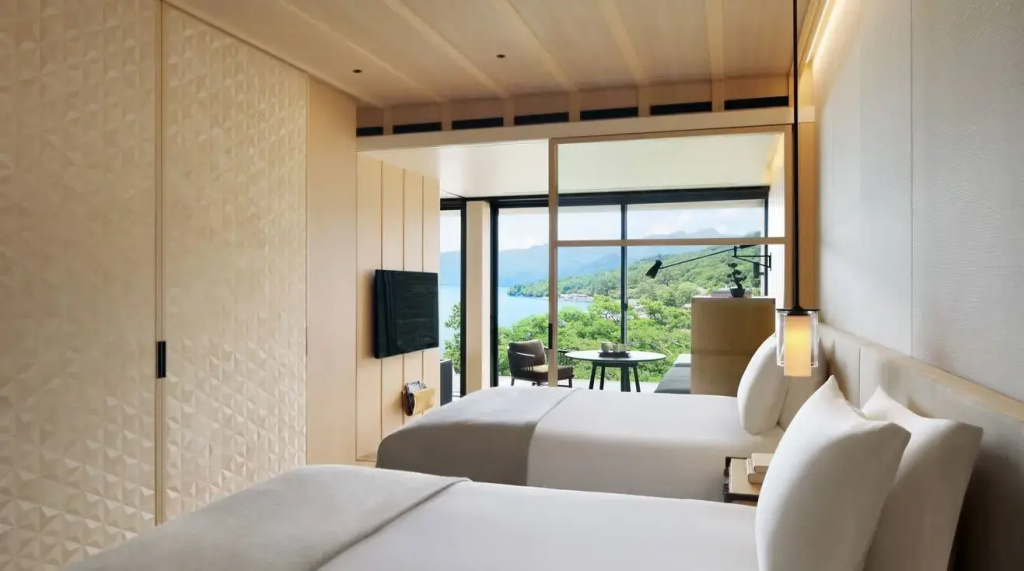 Standard Quadruple room with balcony and with lake view