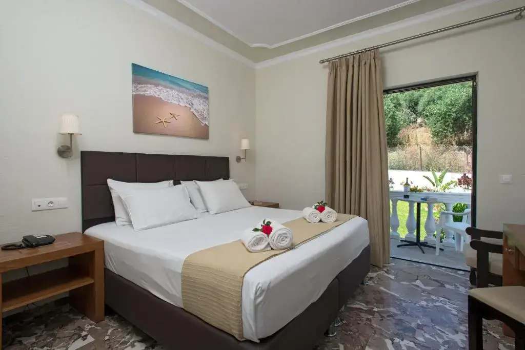 Standard Double room with garden view (full double bed)